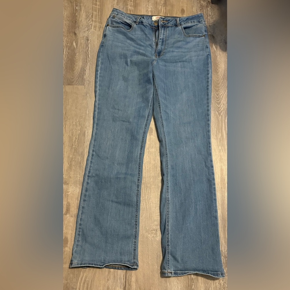 Wrangler Straight Leg Medium Wash Jeans